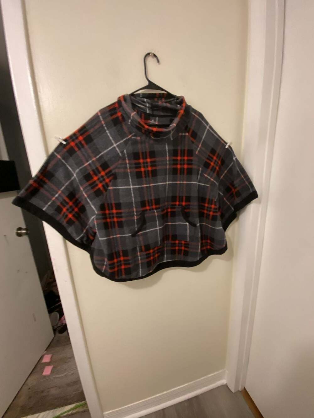 Cuddl Duds Fleece Plaid Poncho Size L